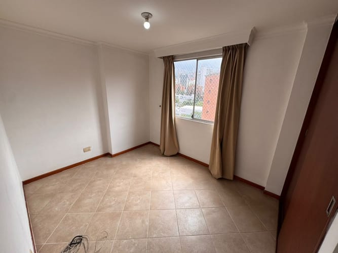 Apartamento de 3 alcobas en arriendo en Patio Bonito, Medellín, 78 m² · foto 2 de 9