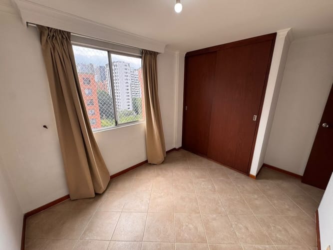 Apartamento de 3 alcobas en arriendo en Patio Bonito, Medellín, 78 m² · foto 3 de 9