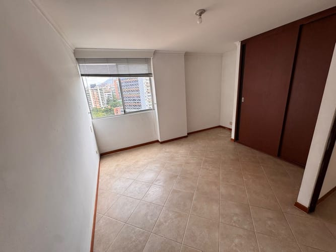 Apartamento de 3 alcobas en arriendo en Patio Bonito, Medellín, 78 m² · foto 4 de 9