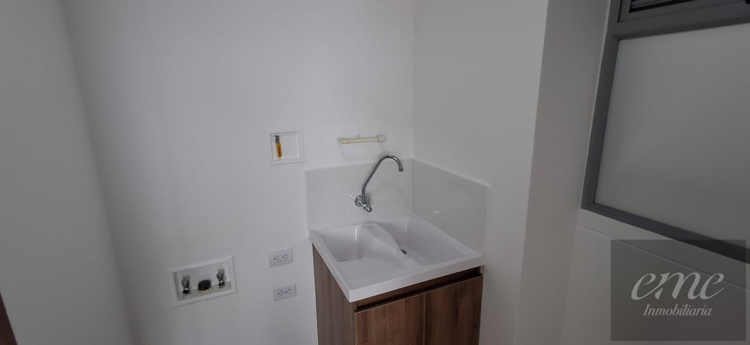 Apartamento de 3 alcobas en venta en Parque Residencial La Sabana, Sabaneta, 77 m² · foto 3 de 24