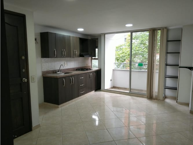 Apartamento de 3 alcobas en arriendo en Calle Del Banco, Sabaneta, 72 m² · foto 3 de 13