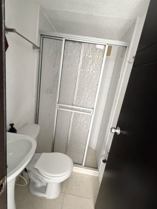 Apartamento de 2 alcobas en venta en Bosques De Santa Elena, Pereira, 37 m² · foto 6 de 7