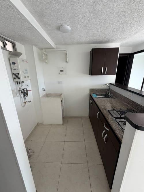Apartamento de 2 alcobas en venta en Bosques De Santa Elena, Pereira, 37 m² · foto 3 de 7