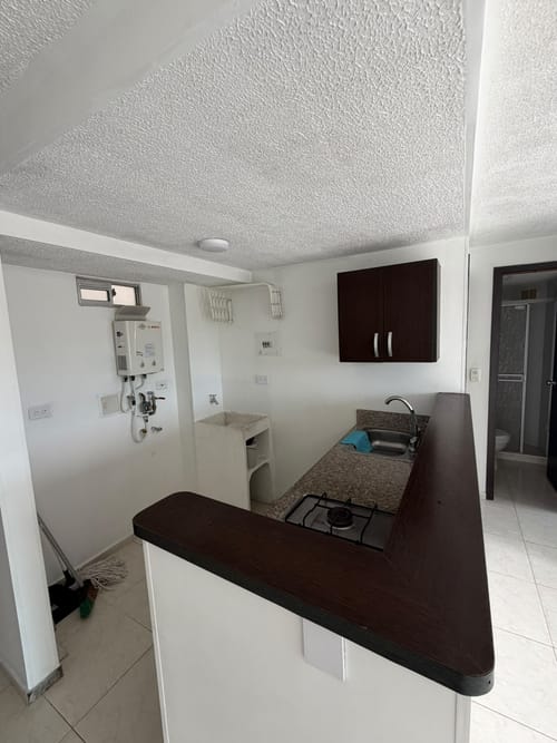 Apartamento de 2 alcobas en venta en Bosques De Santa Elena, Pereira, 37 m² · foto 2 de 7