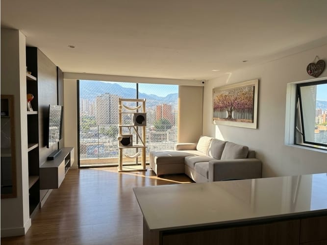 Apartamento de 3 alcobas en venta en El Recuerdo, Bogotá, 90 m² · foto 2 de 18