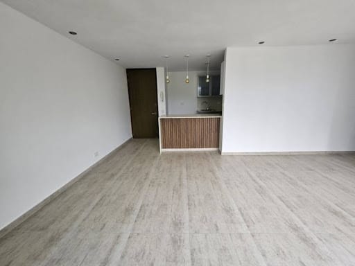Apartamento de 2 alcobas en arriendo en El Castillo, Medellín, 75 m² · foto 3 de 24