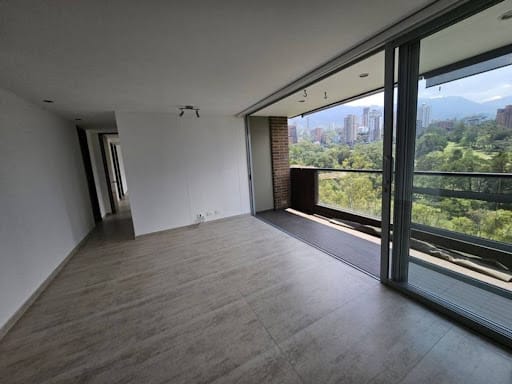 Apartamento de 2 alcobas en arriendo en El Castillo, Medellín, 75 m² · foto 4 de 24
