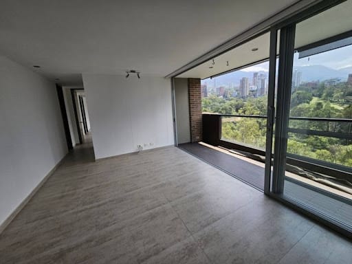 Apartamento de 2 alcobas en arriendo en El Castillo, Medellín, 75 m² · foto 5 de 24