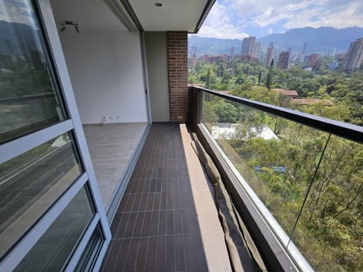 Apartamento de 2 alcobas en arriendo en El Castillo, Medellín, 75 m² · foto 7 de 24