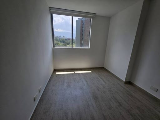 Apartamento de 2 alcobas en arriendo en El Castillo, Medellín, 75 m² · foto 11 de 24