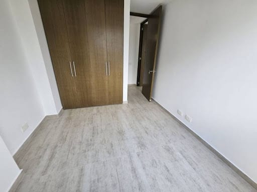 Apartamento de 2 alcobas en arriendo en El Castillo, Medellín, 75 m² · foto 12 de 24