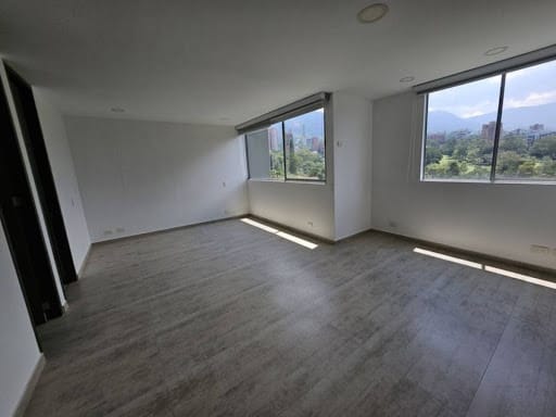 Apartamento de 2 alcobas en arriendo en El Castillo, Medellín, 75 m² · foto 13 de 24