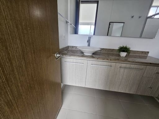 Apartamento de 2 alcobas en arriendo en El Castillo, Medellín, 75 m² · foto 18 de 24