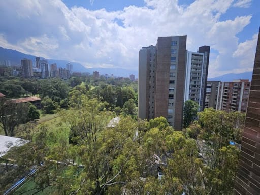 Apartamento de 2 alcobas en arriendo en El Castillo, Medellín, 75 m² · foto 22 de 24