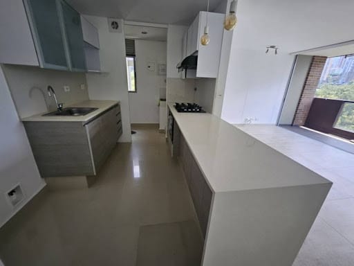 Apartamento de 2 alcobas en arriendo en El Castillo, Medellín, 75 m² · foto 23 de 24