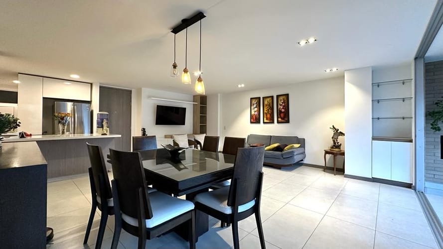 Apartamento de 3 alcobas en venta en Pontevedra, Envigado, 154 m² · foto 3 de 17