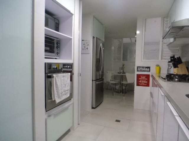 Apartamento de 3 alcobas en venta en Santa Barbara, Bogotá, 133 m² · foto 2 de 24