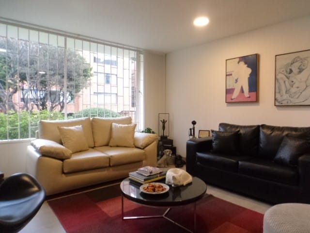 Apartamento de 3 alcobas en venta en Santa Barbara, Bogotá, 133 m² · foto 3 de 24