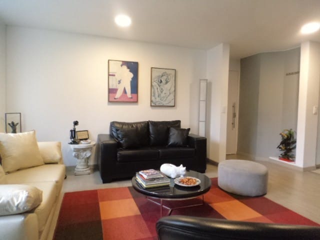 Apartamento de 3 alcobas en venta en Santa Barbara, Bogotá, 133 m² · foto 6 de 24