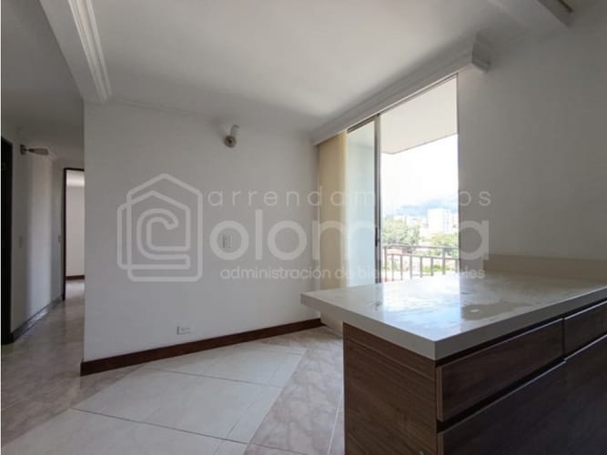 Apartamento de 3 alcobas en arriendo en Estadio, Medellín, 63 m² · foto 2 de 15