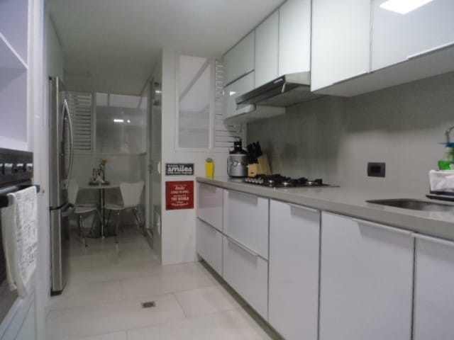 Apartamento de 3 alcobas en venta en Santa Barbara, Bogotá, 133 m² · foto 15 de 24