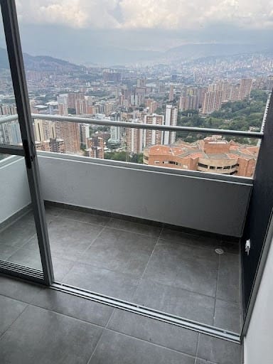 Apartamento de 3 alcobas en arriendo en Las Lomitas, Sabaneta, 77 m² · foto 2 de 8
