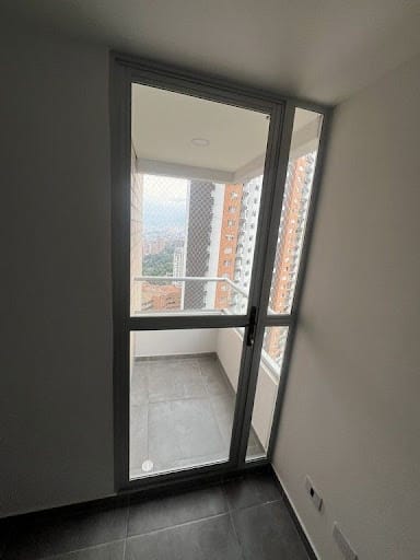 Apartamento de 3 alcobas en arriendo en Las Lomitas, Sabaneta, 77 m² · foto 3 de 8