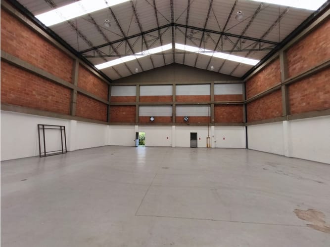 Bodega en arriendo en Playas De Doña Maria, Sabaneta, 860 m² · foto 2 de 15