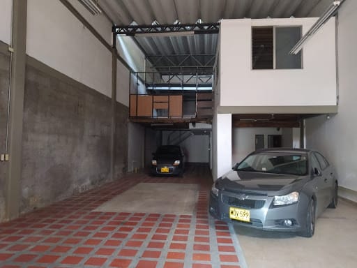 Bodega en arriendo en Belén Fatima, Medellín, 368 m² · foto 2 de 24