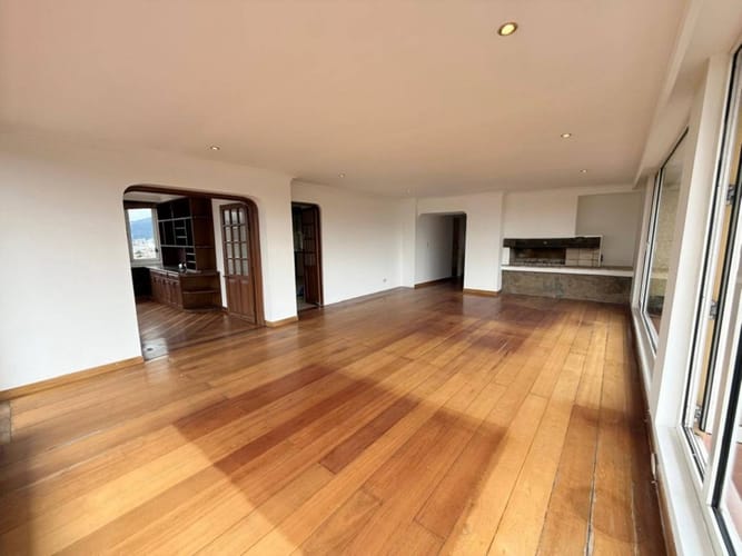 Apartamento de 3 alcobas en venta en Pontevedra, Bogotá, 200 m² · foto 2 de 24