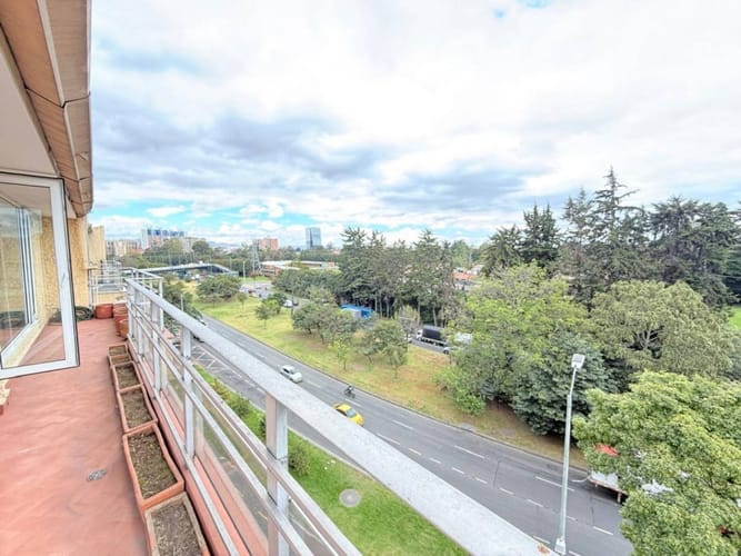 Apartamento de 3 alcobas en venta en Pontevedra, Bogotá, 200 m² · foto 4 de 24