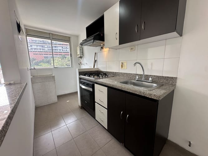 Apartamento de 3 alcobas en arriendo en El Trianon, Envigado, 67 m² · foto 3 de 14