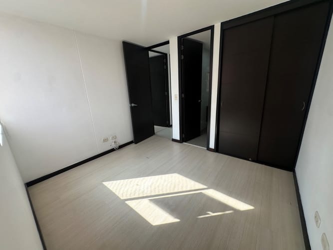 Apartamento de 3 alcobas en arriendo en El Trianon, Envigado, 67 m² · foto 9 de 14
