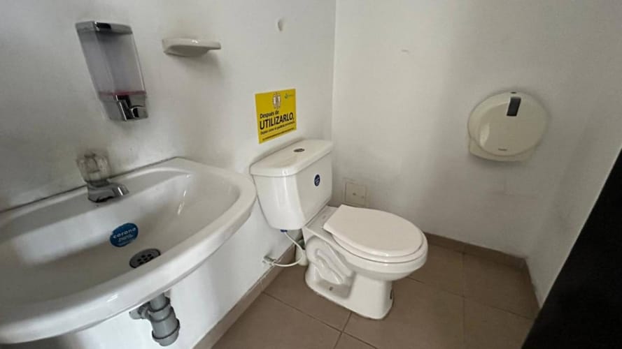 Casa de 7 alcobas en arriendo en Andes Norte, Bogotá, 300 m² · foto 3 de 24