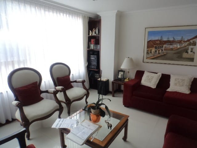 Apartamento de 3 alcobas en venta en Chicó Reservado, Bogotá, 130 m² · foto 3 de 24