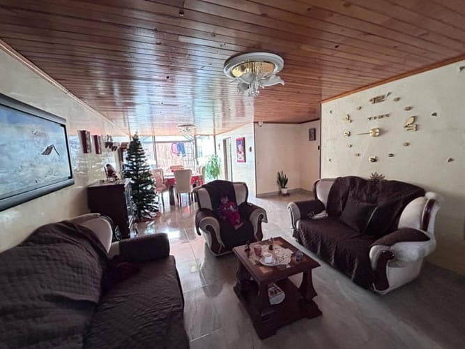 Casa de 5 alcobas en venta en Los Andes, Bogotá, 250 m² · foto 3 de 24