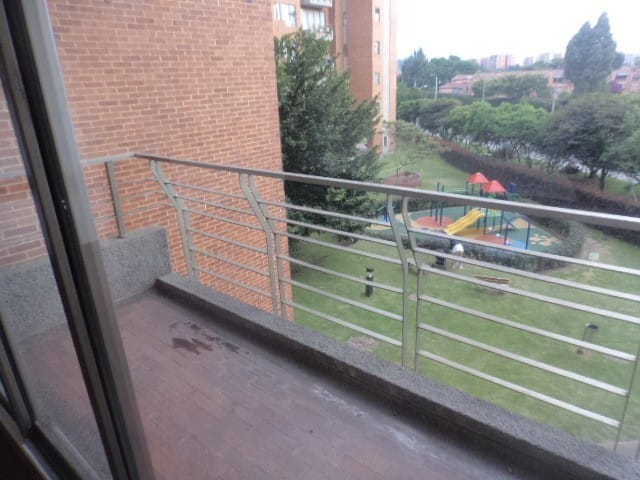 Apartamento de 3 alcobas en venta en Colina Campestre, Bogotá, 142 m² · foto 4 de 24
