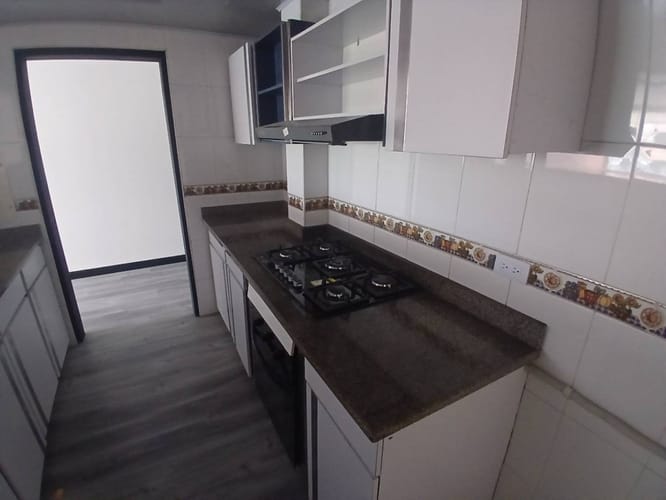 Apartamento de 2 alcobas en venta en Santa Barbara, Bogotá, 83 m² · foto 3 de 24