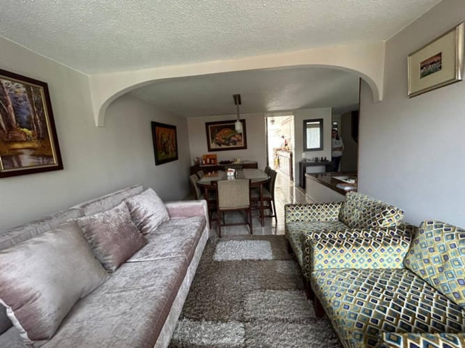 Casa de 4 alcobas en venta en Lagos De Cordoba, Bogotá, 204 m² · foto 9 de 24