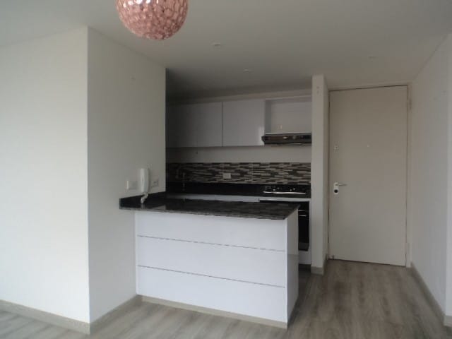 Apartamento de 3 alcobas en venta en Los Andes, Bogotá, 76 m² · foto 2 de 24
