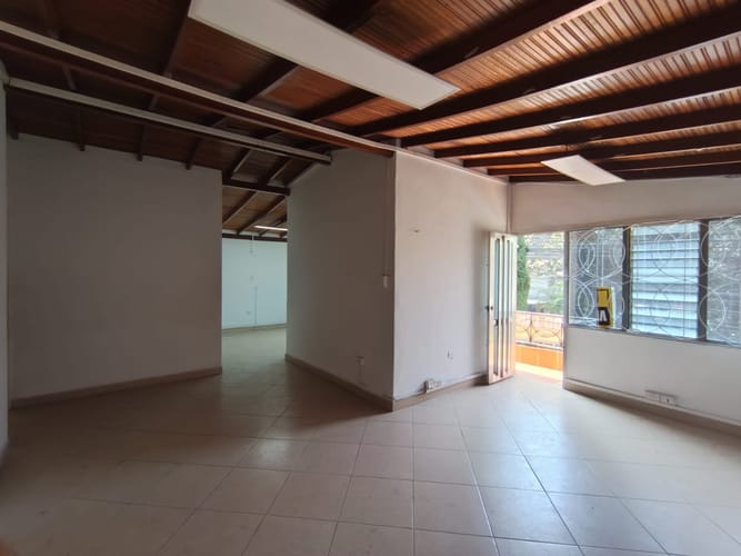 Casa de 5 alcobas en arriendo en Laureles, Medellín, 180 m² · foto 2 de 20