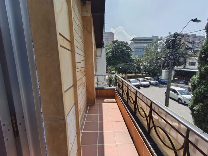 Casa de 5 alcobas en arriendo en Laureles, Medellín, 180 m² · foto 3 de 20