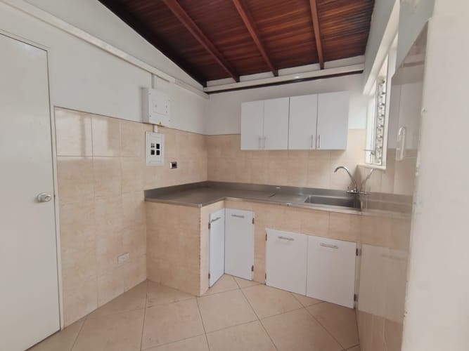 Casa de 5 alcobas en arriendo en Laureles, Medellín, 180 m² · foto 5 de 20