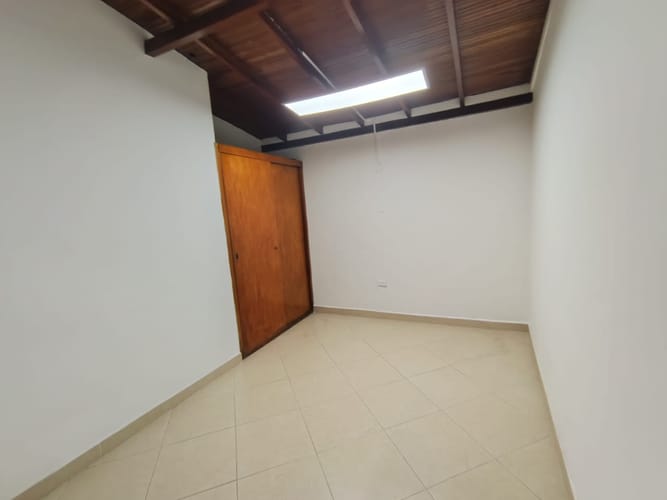 Casa de 5 alcobas en arriendo en Laureles, Medellín, 180 m² · foto 8 de 20