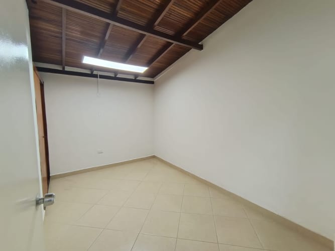 Casa de 5 alcobas en arriendo en Laureles, Medellín, 180 m² · foto 9 de 20