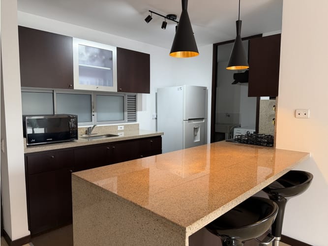 Apartamento de 2 alcobas en arriendo en Oviedo, Medellín, 90 m² · foto 4 de 20