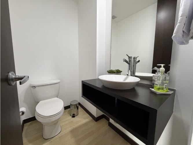 Apartamento de 2 alcobas en arriendo en Oviedo, Medellín, 90 m² · foto 5 de 20