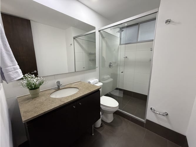 Apartamento de 2 alcobas en arriendo en Oviedo, Medellín, 90 m² · foto 18 de 20