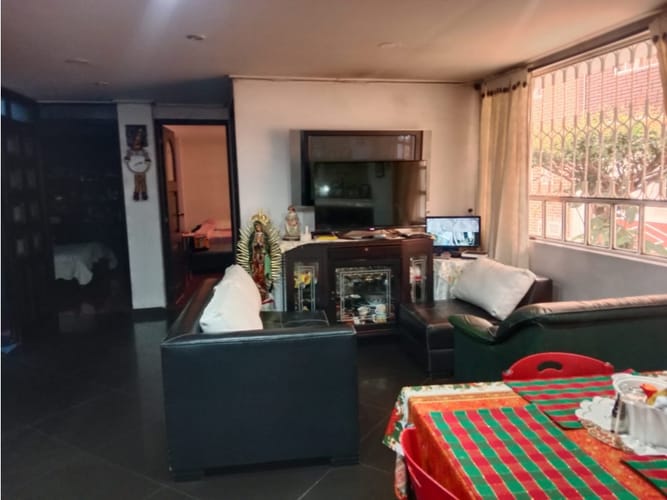 Casa de 8 alcobas en venta en San Francisco, Bogotá, 380 m² · foto 3 de 24