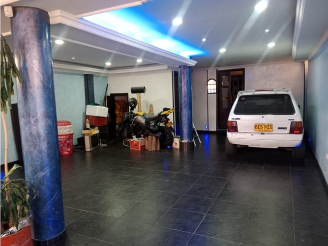 Casa de 8 alcobas en venta en San Francisco, Bogotá, 380 m² · foto 7 de 24